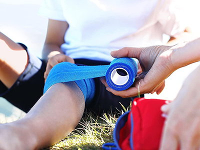 How does cohesive bandage work？