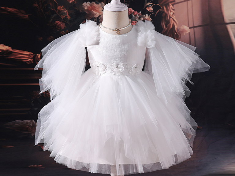 What dress should a flower girl wear?
