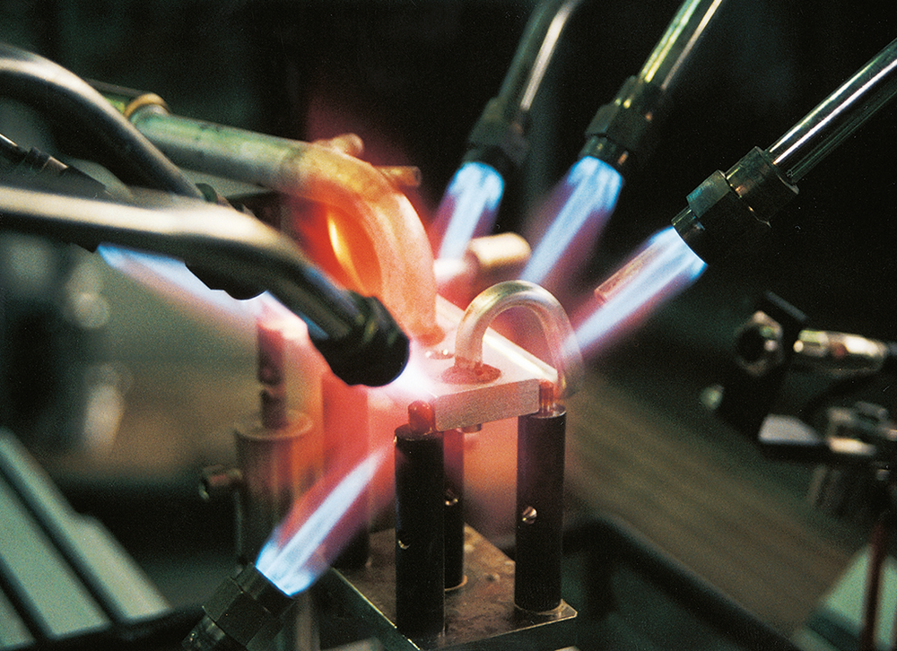 Uses and usage of titanium powder in brazing process