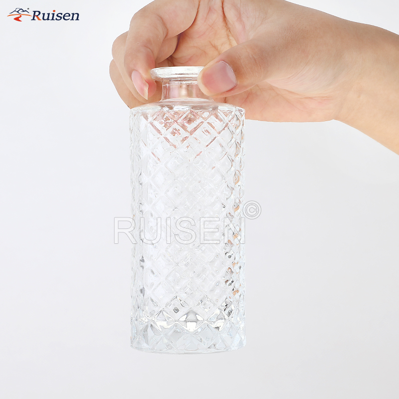 Fancy Engraving Glass Aroma Bottle Clear Empty Round Embossed 150ml Glass Diffuser Bottle