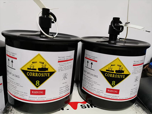 Can liquid mercury break metal?