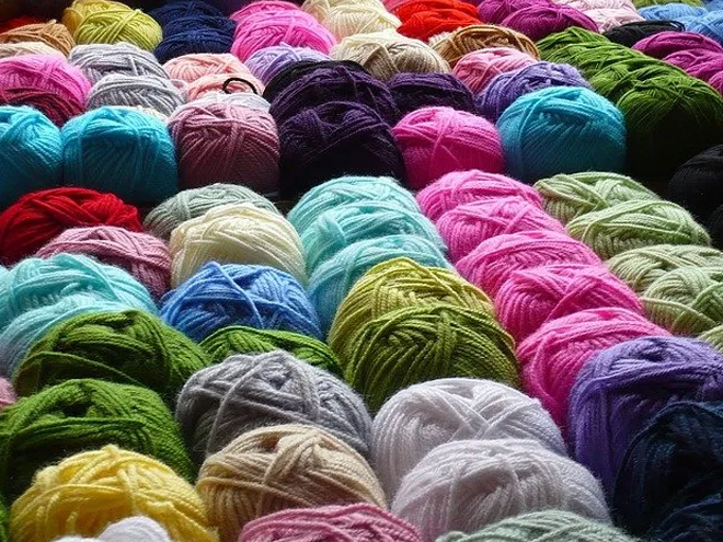 What is the difference between yarn and thread?