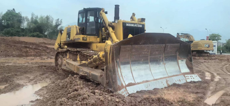 Bulldozers: indispensable for engineering and construction