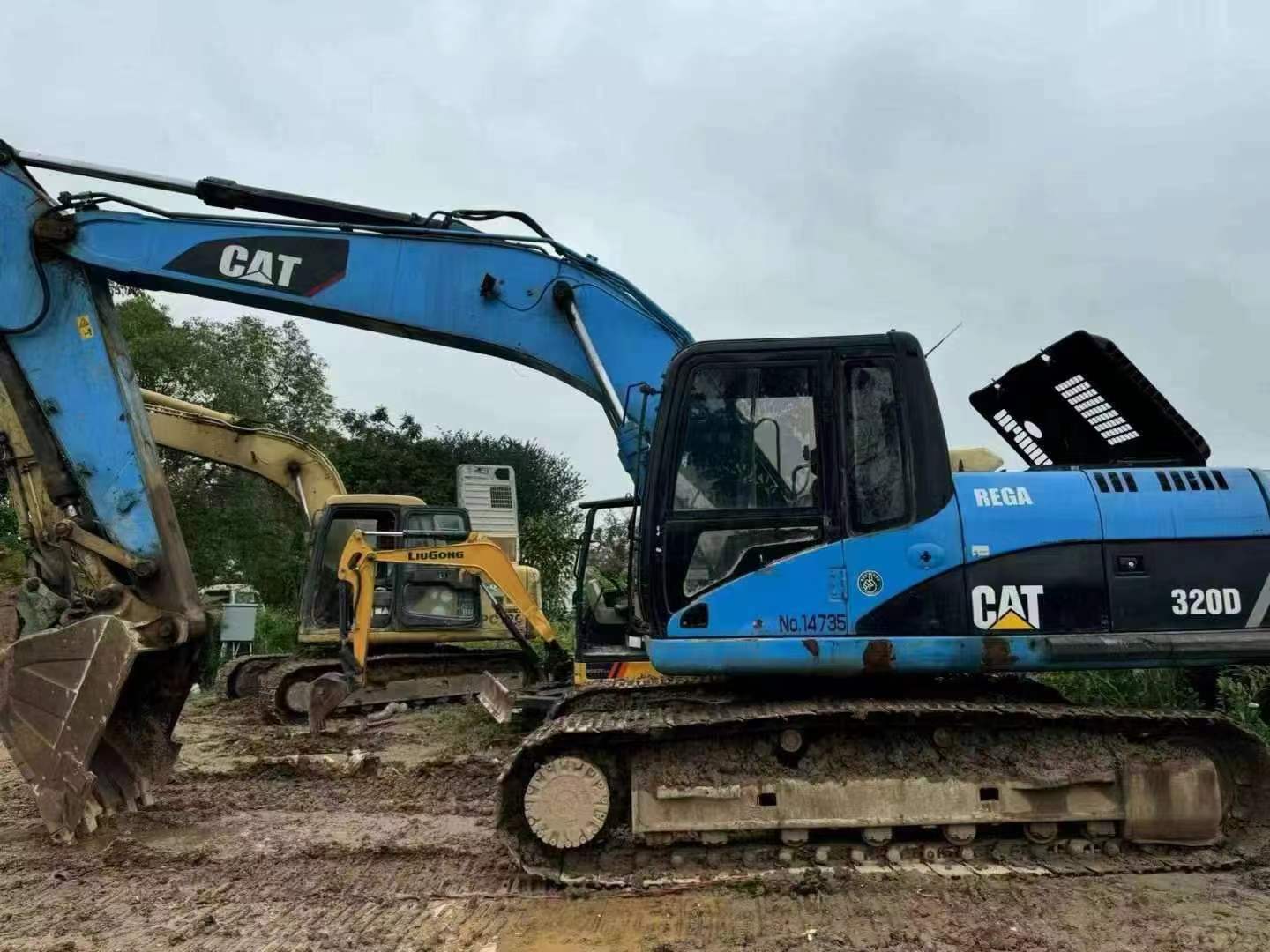 Caterpillar 320D Excavator Made in Japan