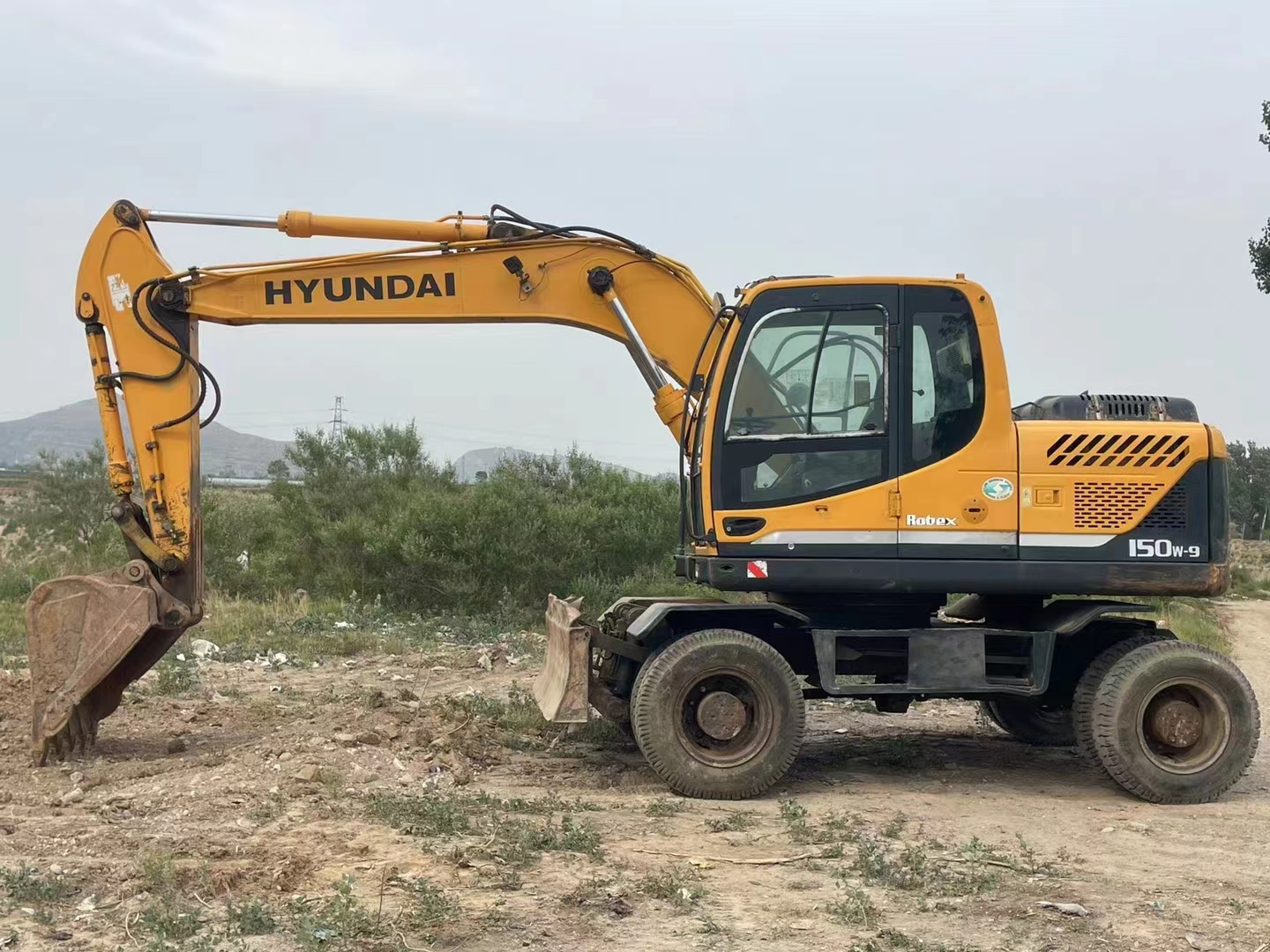 Hyundai 150W-9 Excavator