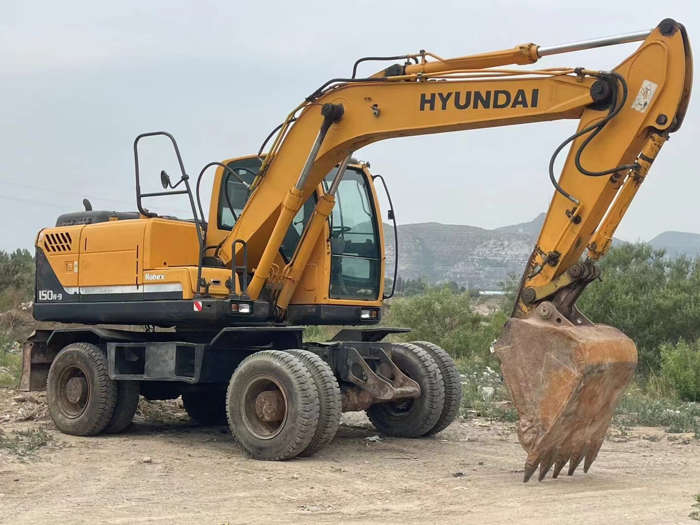 Hyundai 150W-9 Excavator