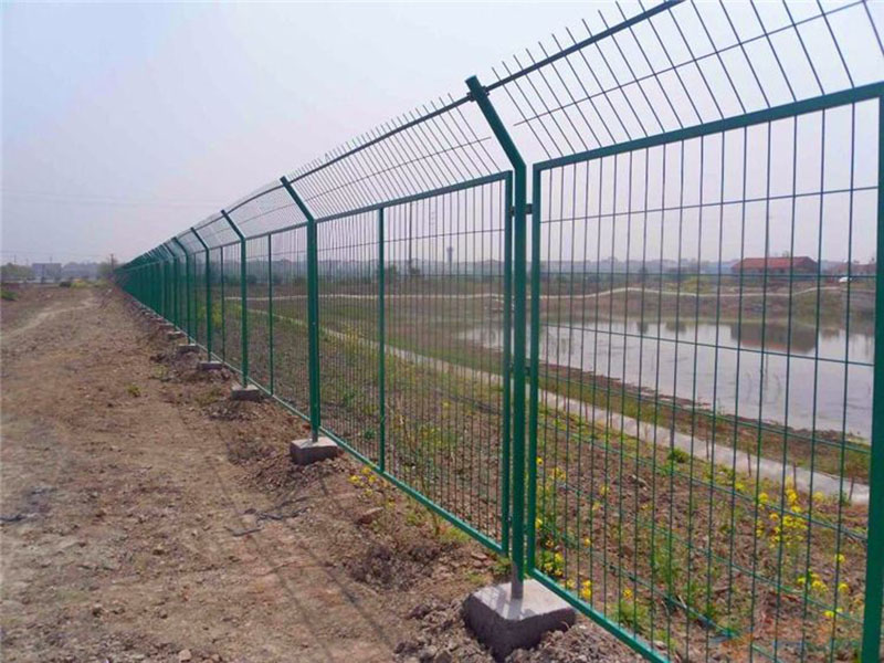 Frame Fence with Border