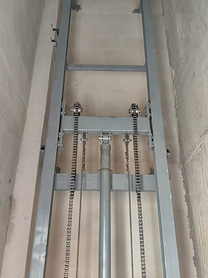 Guide Rail Cargo Lift