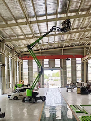 Articulating boom lift