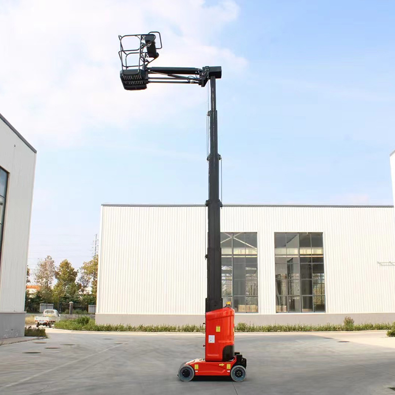 Self-propelled vertical mast with JIB