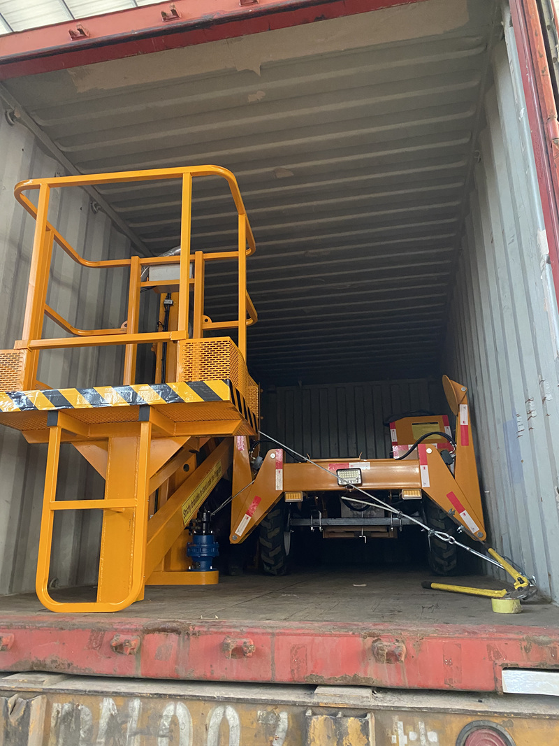 Mobile boom lift