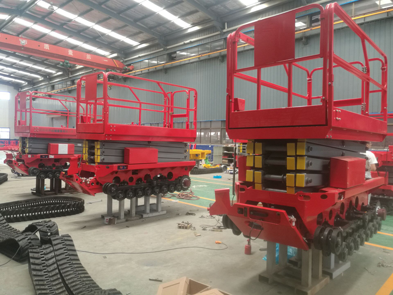 Crawler Scissor Lift