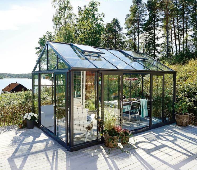 tiny house triangle Glass House solarium