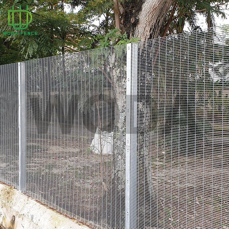 Urban Infrastructure: Aesthetic 358 Powder-Coated Fences for Parks