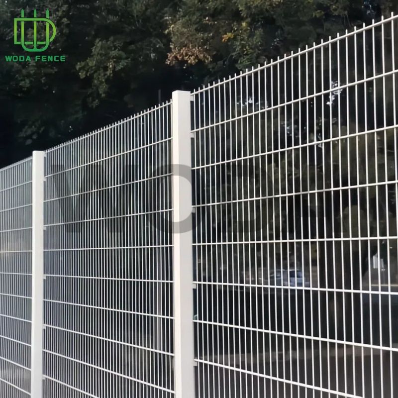 Urban Infrastructure: Aesthetic 358 Powder-Coated Fences for Parks