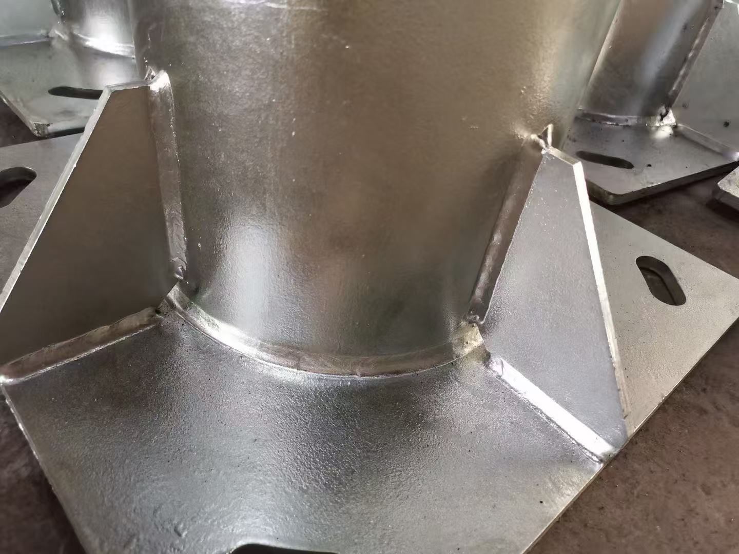 The difference between round and square high mast light poles