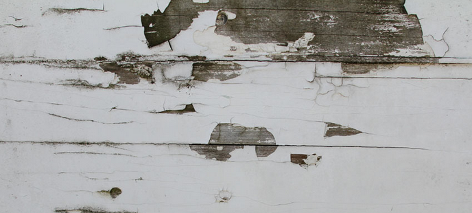 Why do galvanized street light poles still rust?