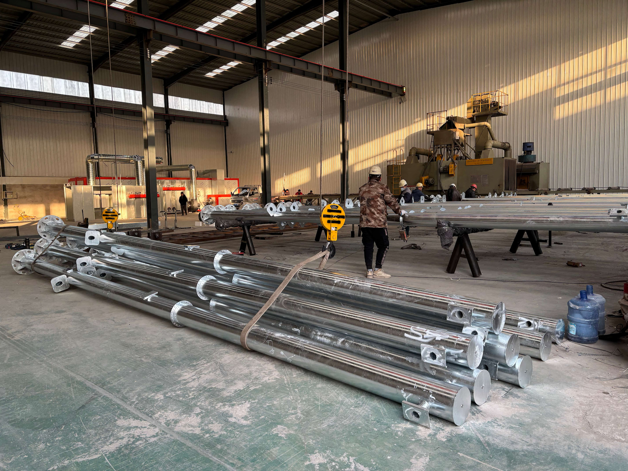 Plastic spraying process of high mast light poles