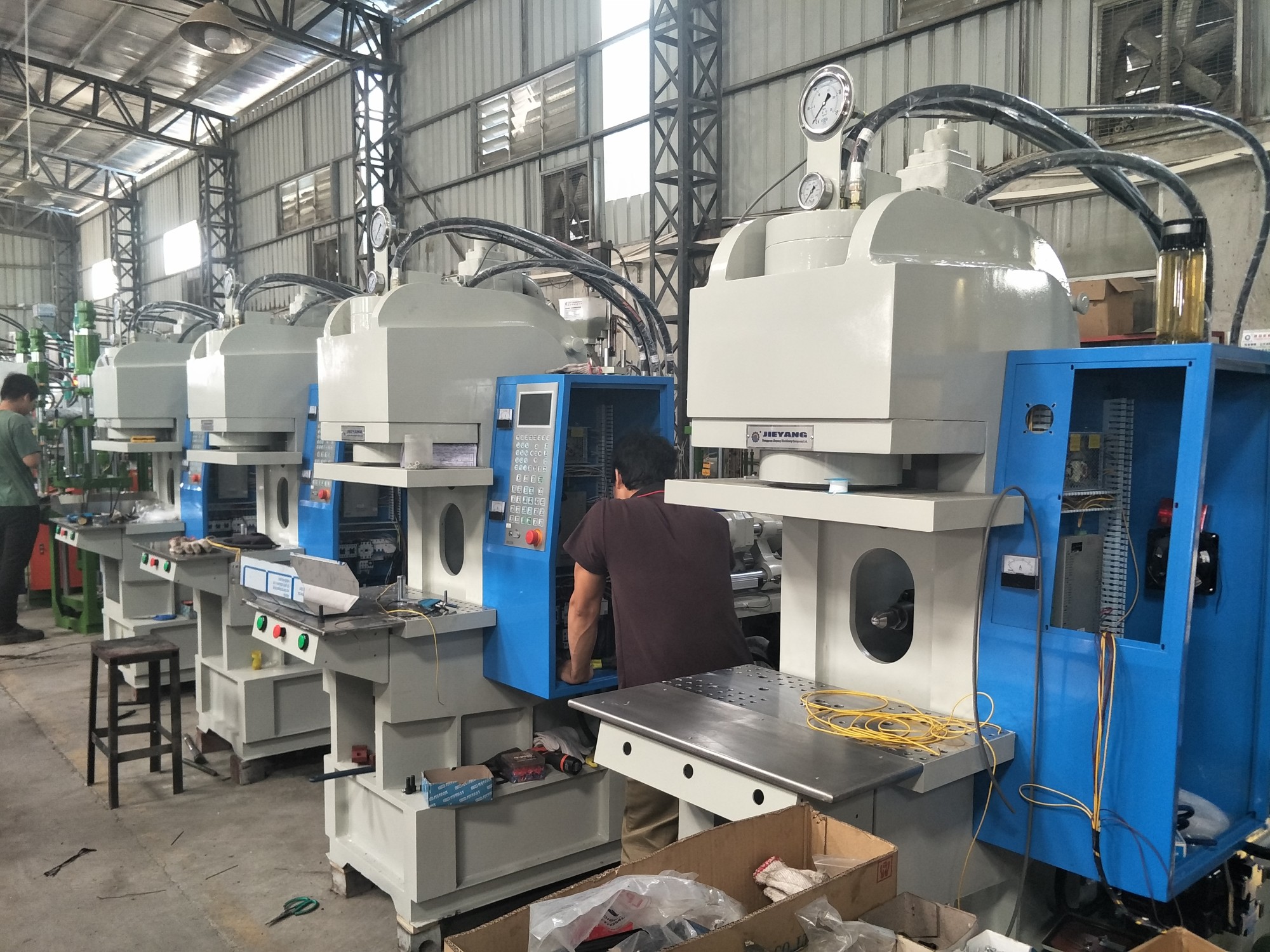 How JIEYANG Make Plastic Injection Machines?