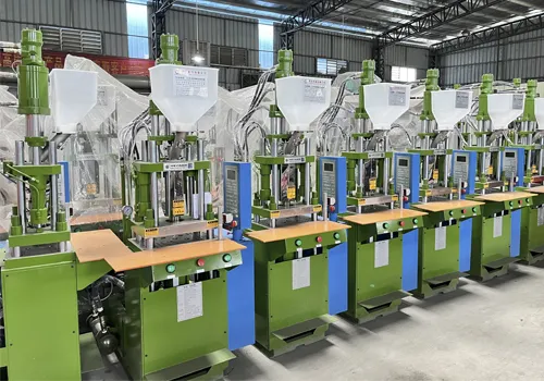 Vertical Plastic Injection Moulding Machine Operation