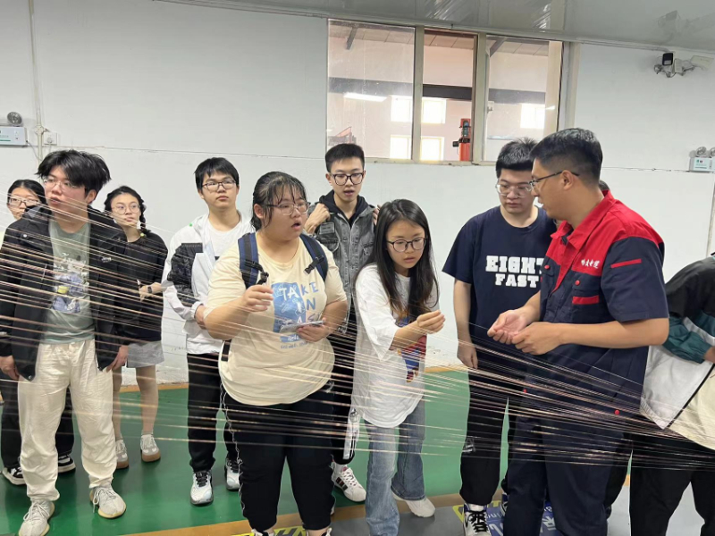 Strengthening exchanges and cooperation between schools and enterprises - teachers and students of Harbin University of Science and Technology visited our company.