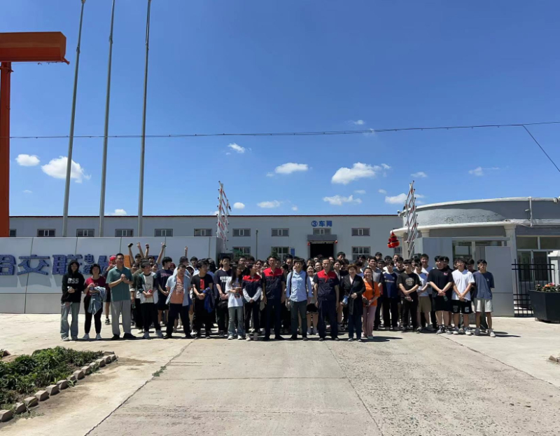 Strengthening exchanges and cooperation between schools and enterprises - teachers and students of Harbin University of Science and Technology visited our company.