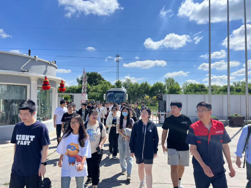 Strengthening exchanges and cooperation between schools and enterprises - teachers and students of Harbin University of Science and Technology visited our company.