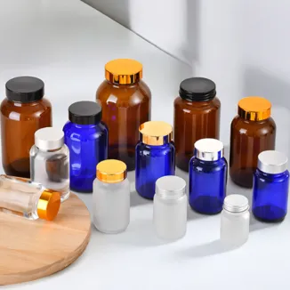 عبوات زجاجية كهرمانية وزرقاء