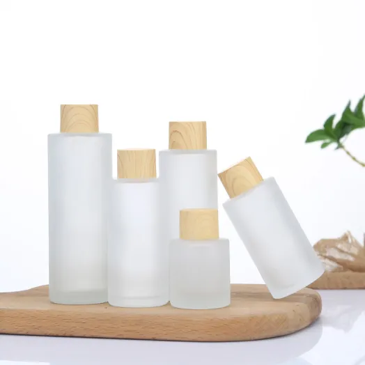 زجاجة محلول مع غطاء الحبوب الخشبية والمكونات الداخلية