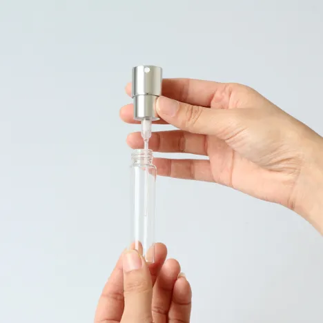 زجاجة رذاذ عطر دوارة من الخيزران والخشب سعة 10 مل