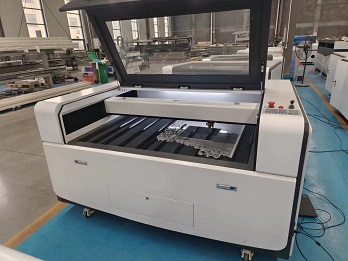 How Does 130*90 Co2 Laser Cutting Machine Work?