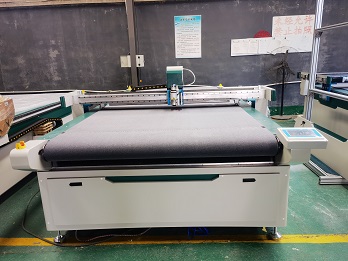 Difference Between CNC Oscillating Vibrating Knife Cutting Machine And Laser Cutting Machine