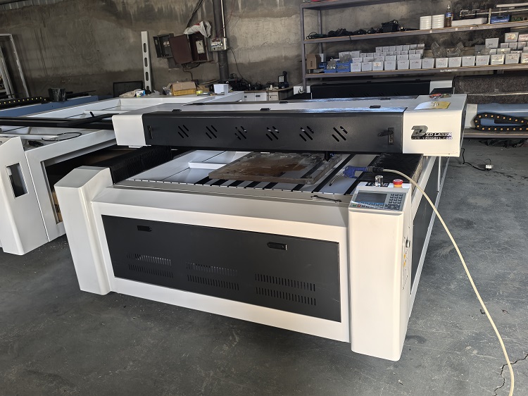 1325 300W Co2 Laser Cutting Machine Send To Customer