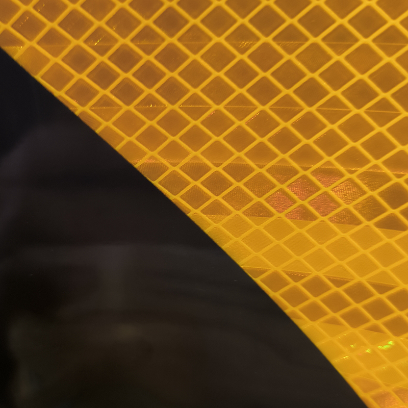 Segnaletica riflettente con guida lineare