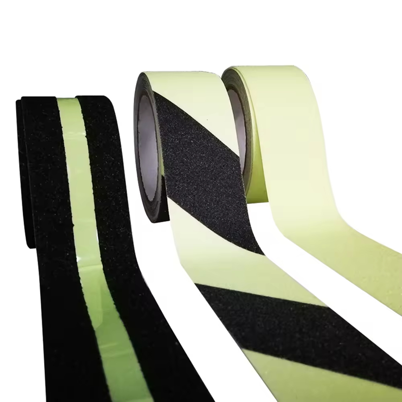 Bagliore antiscivolo nelle strisce scure