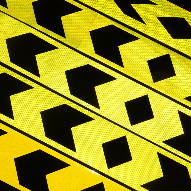 Adesivi riflettenti con freccia per paraurti per camion