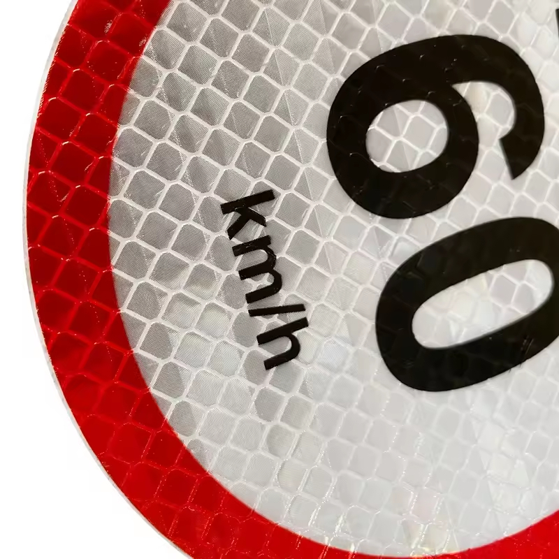 Segnale di limite massimo di velocità per autovetture di grandi dimensioni