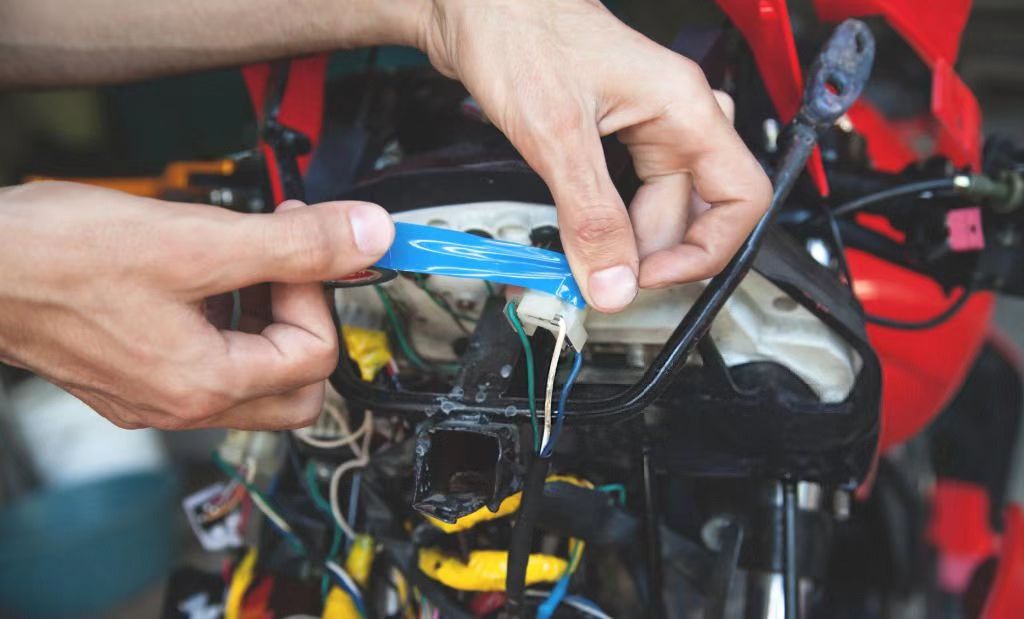 شريط العزل الكهربائي