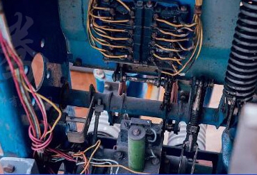 شريط العزل الكهربائي