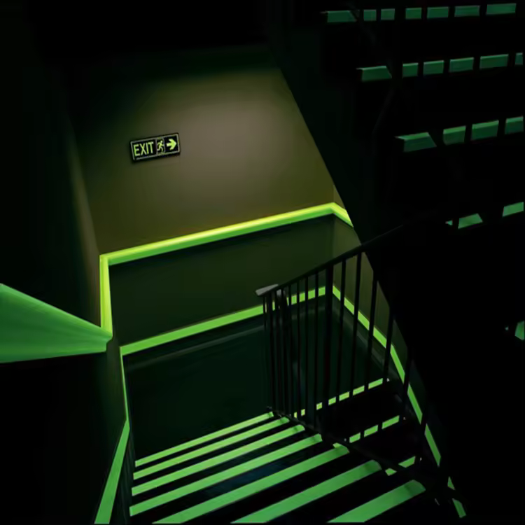 Bagliore antiscivolo nelle strisce scure