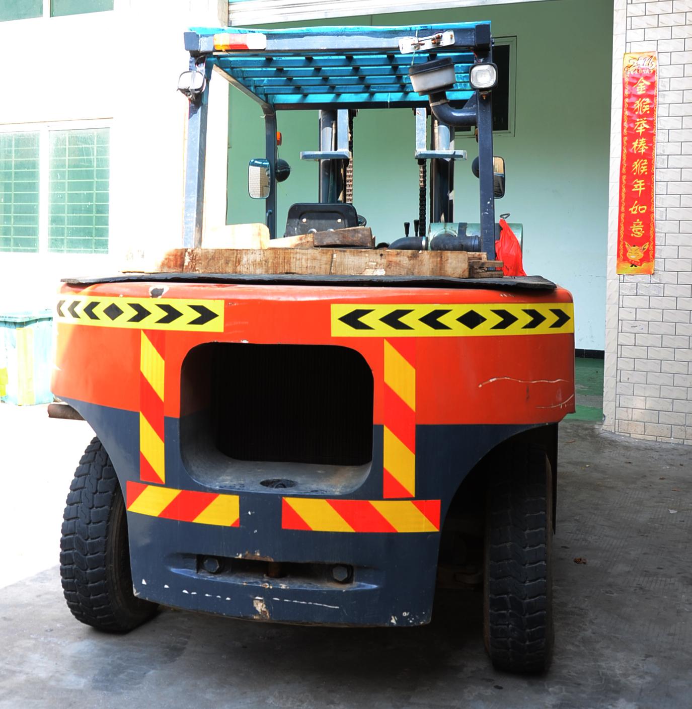 Adesivi riflettenti con freccia per paraurti per camion