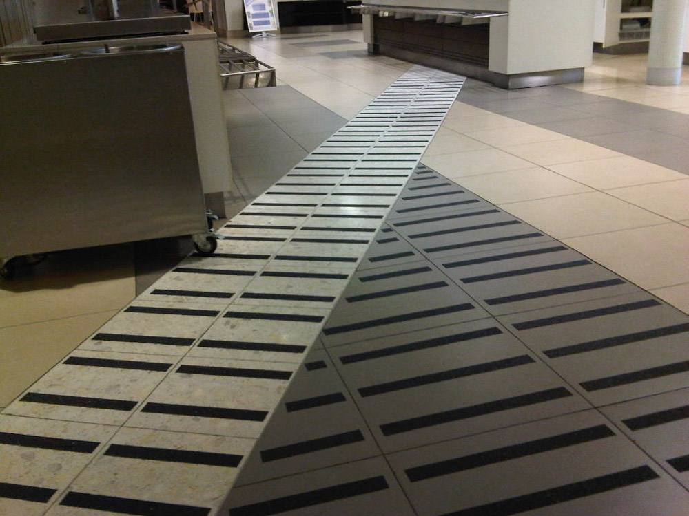 شريط الجر المضادة للانزلاق