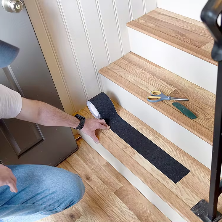 شريط الجر المضادة للانزلاق