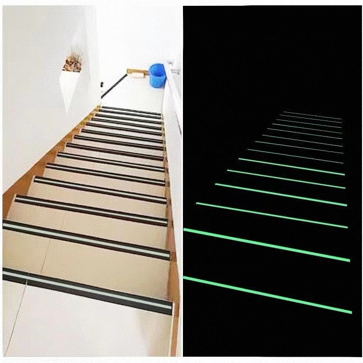 Bagliore antiscivolo nelle strisce scure