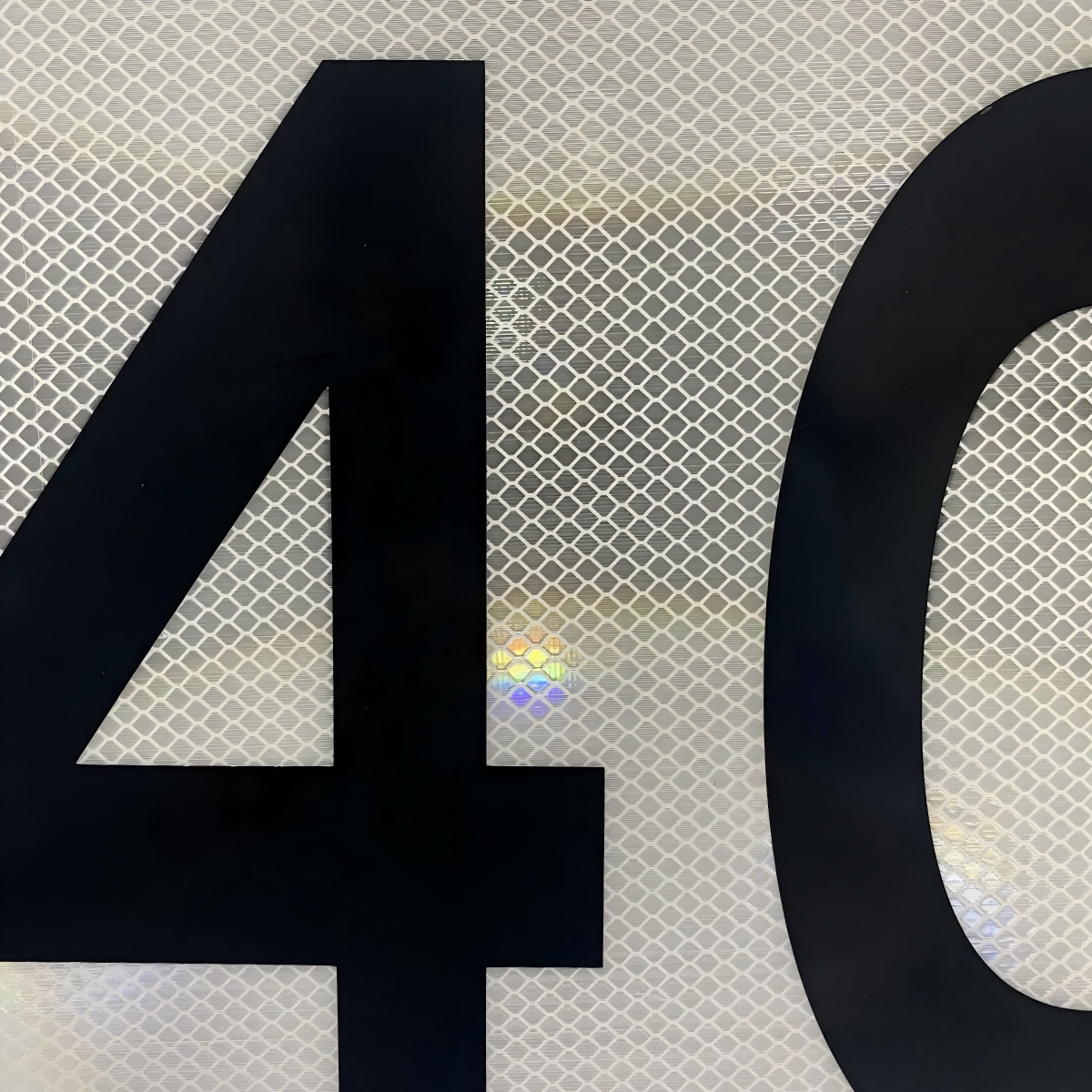 Segnale di limite massimo di velocità per autovetture di grandi dimensioni