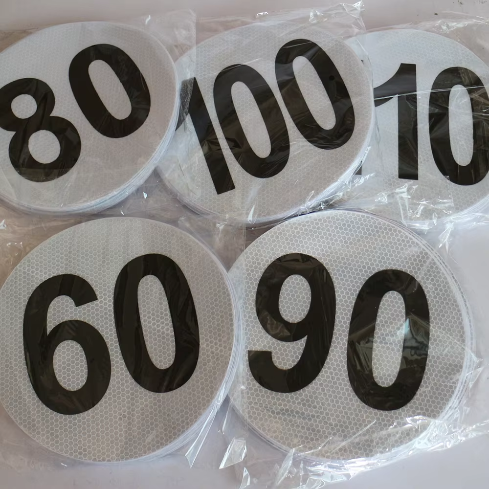 Segnale di limite massimo di velocità per autovetture di grandi dimensioni