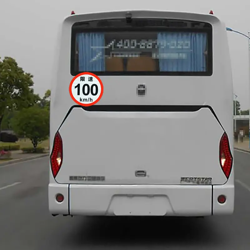 Segnale di limite massimo di velocità per autovetture di grandi dimensioni