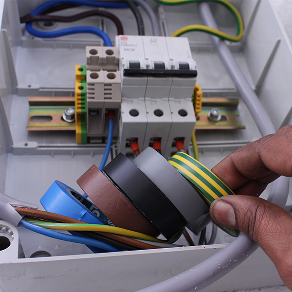 بك العزل الكهربائي الشريط