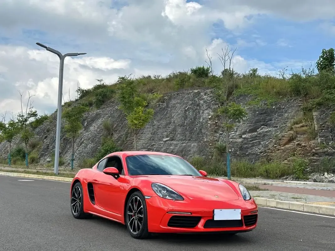 Over US$30,000, which would you choose between Xiaomi SU7 or Porsche?