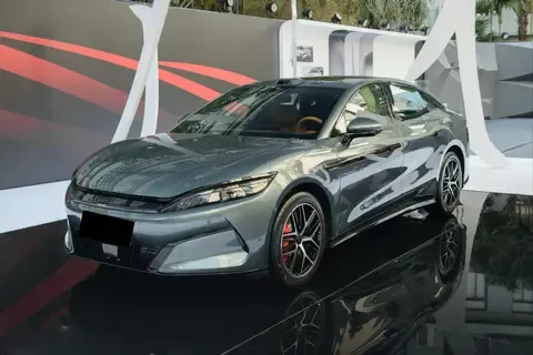 BYD expands its recruitment strategy? Megawatt Flash Charge "Supercharging Release, Han L Tang L Synchronous Pre sale